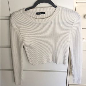 Whit long sleeve crop top